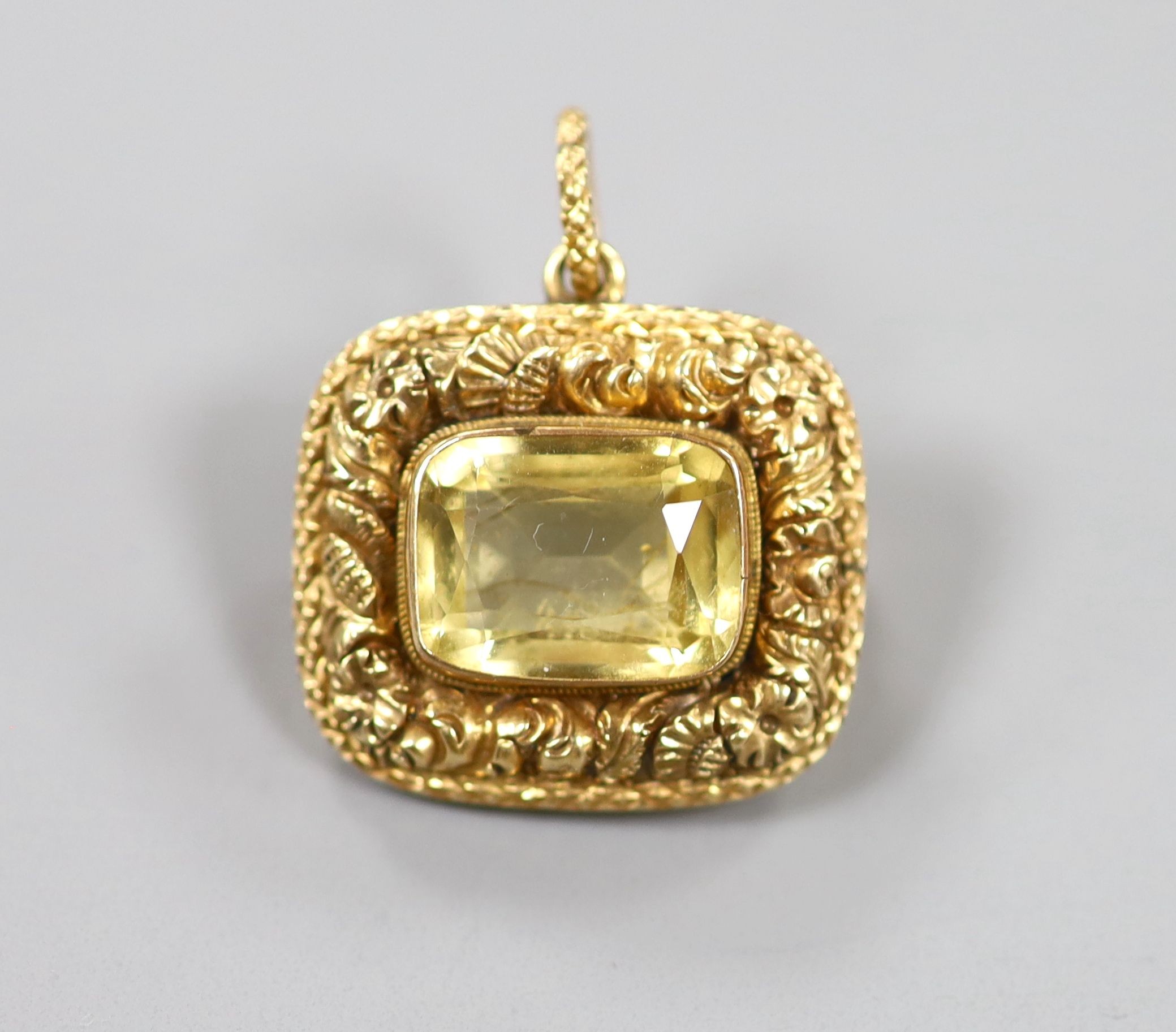 A Victorian foliate embossed yellow metal and citrine set mourning pendant brooch, with glazed back, 22mm (pin missing).